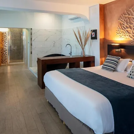 Hotel Le Ruesco 3*