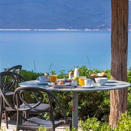Hotel Le Ruesco 3*