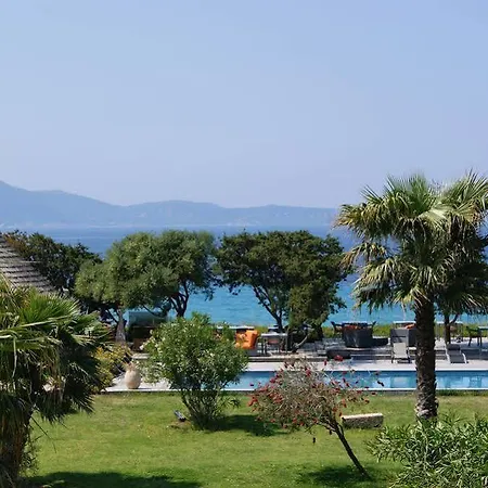 Hotel Le Ruesco 3*